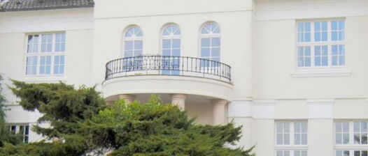 Charmantes Wohnhaus mit 413 m² Wohnfläche, Einliegerwohnung und großem Grundstück in E.-Stadtwald